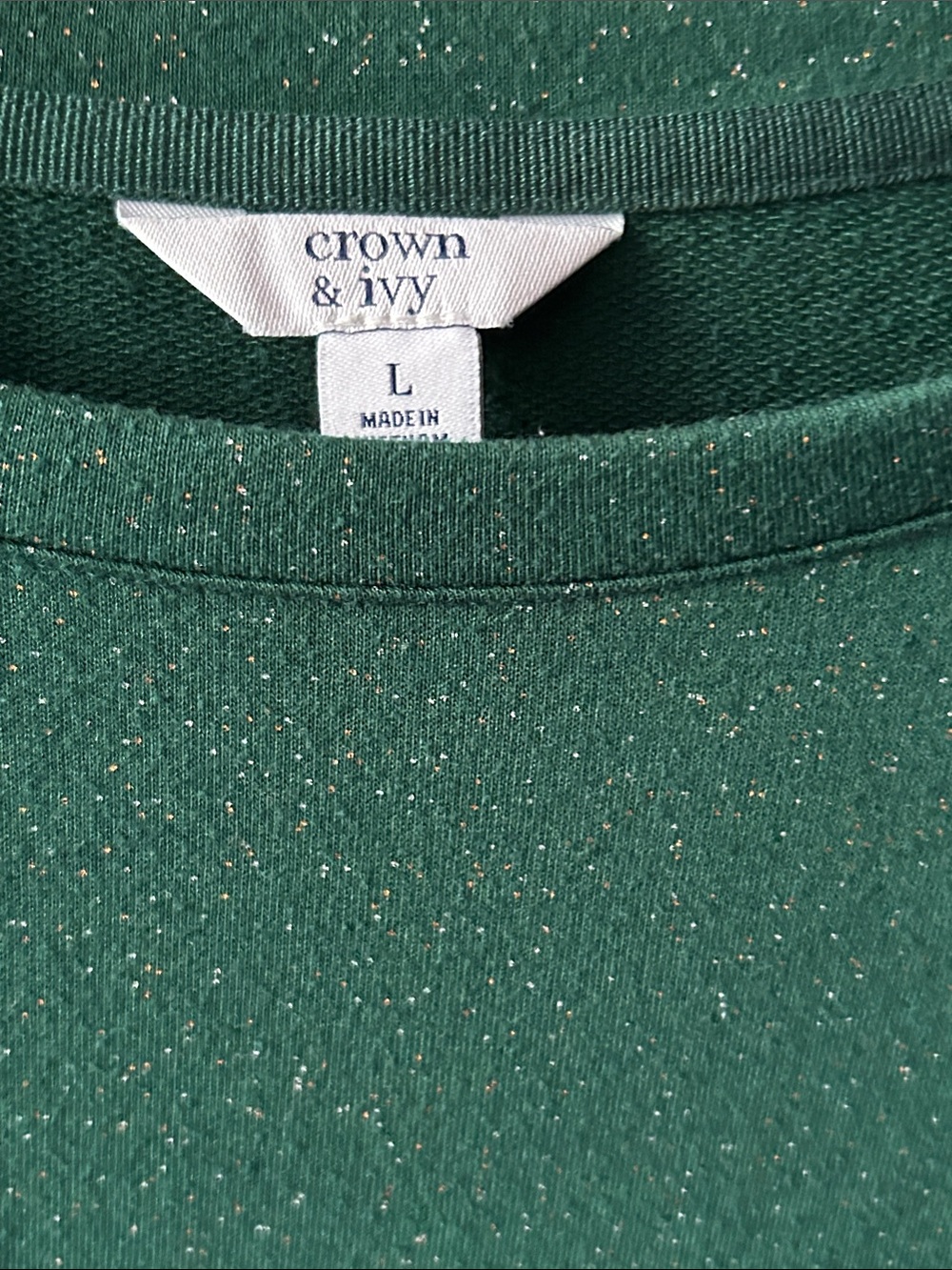 💐 Crown & Ivy Green Metallic Shimmer Top | Size Large | Casual Chic - Picture 3 of 3